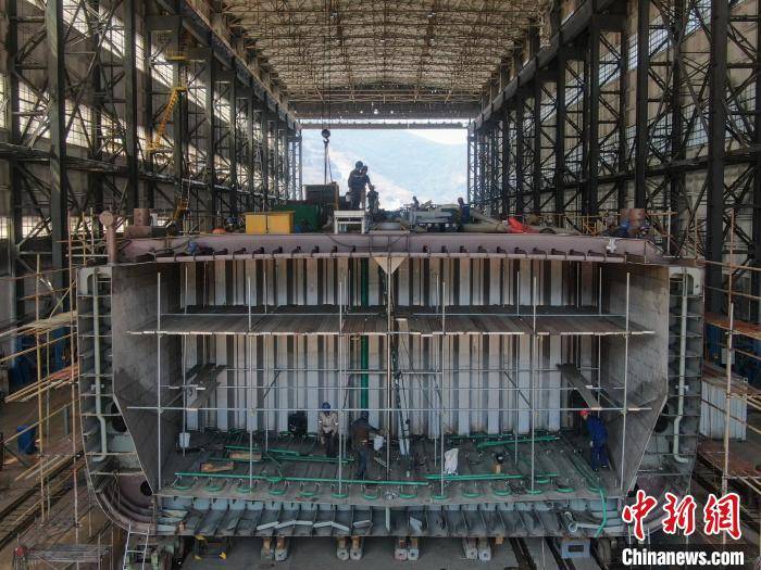 探訪江西最大造船廠：出口訂單多 船舶制造生產忙:鋼板樁生產廠
